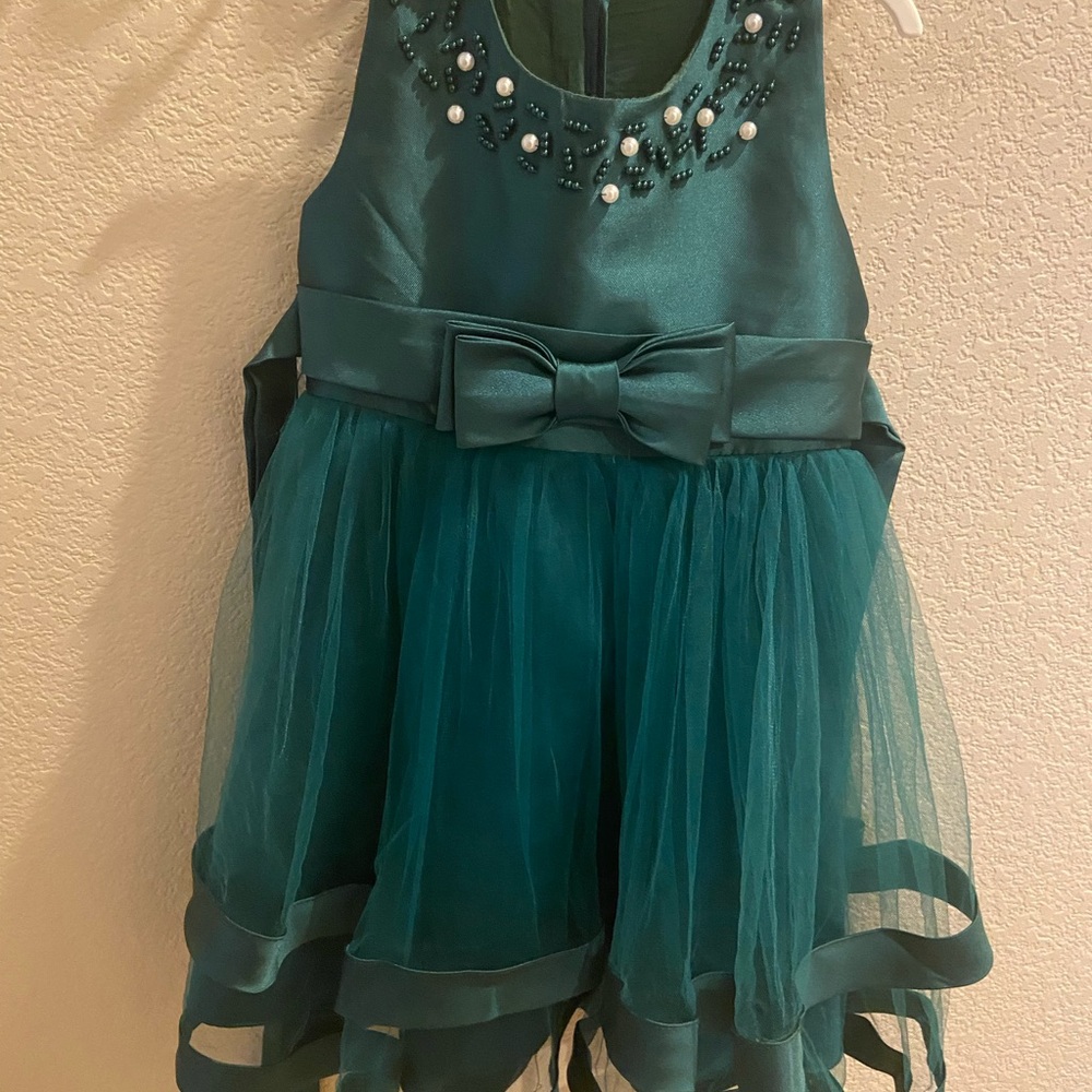 Green Sleeveless Dress with Bow and Beaded Neckline